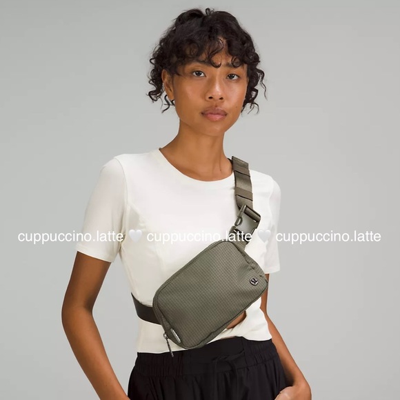 🖤NWT🤎Lululemon Athletica Everywhere Belt Bag in Carob Brown/Black Grid Pattern - Picture 13 of 14